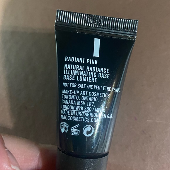 MAC Prep + Prime Natural Radiance Base - Picture 4 of 6